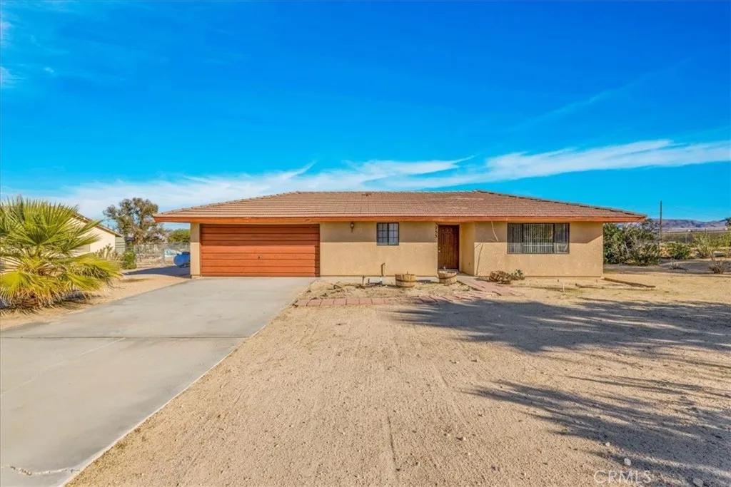 5753 La Luna, 29 Palms, California 92277 home-pic-1