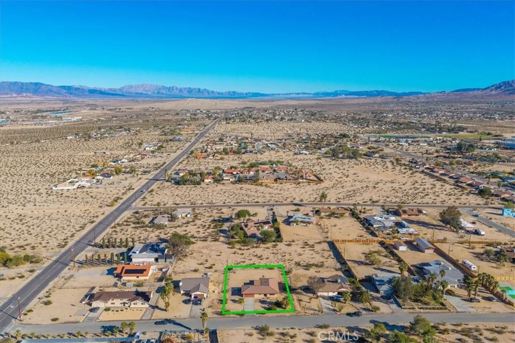 5753 La Luna, 29 Palms, California 92277 home-pic-3