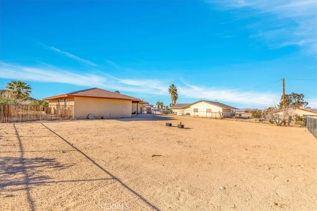 5753 La Luna, 29 Palms, California 92277 home-pic-39