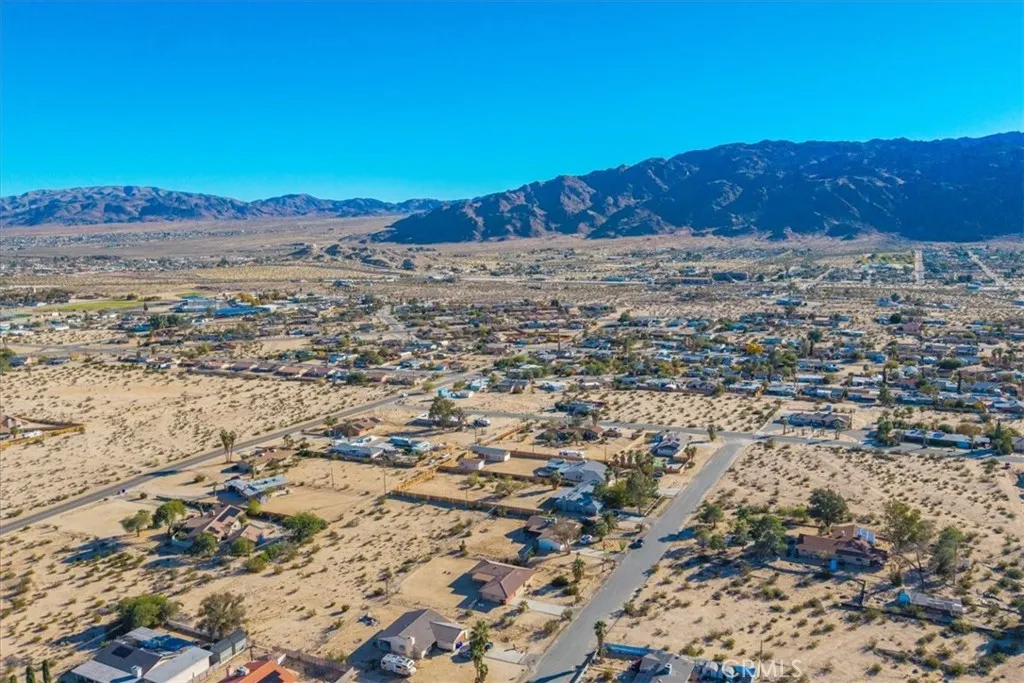 5753 La Luna, 29 Palms, California 92277 home-pic-33