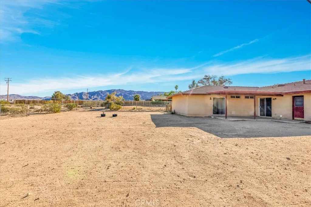 5753 La Luna, 29 Palms, California 92277 home-pic-6