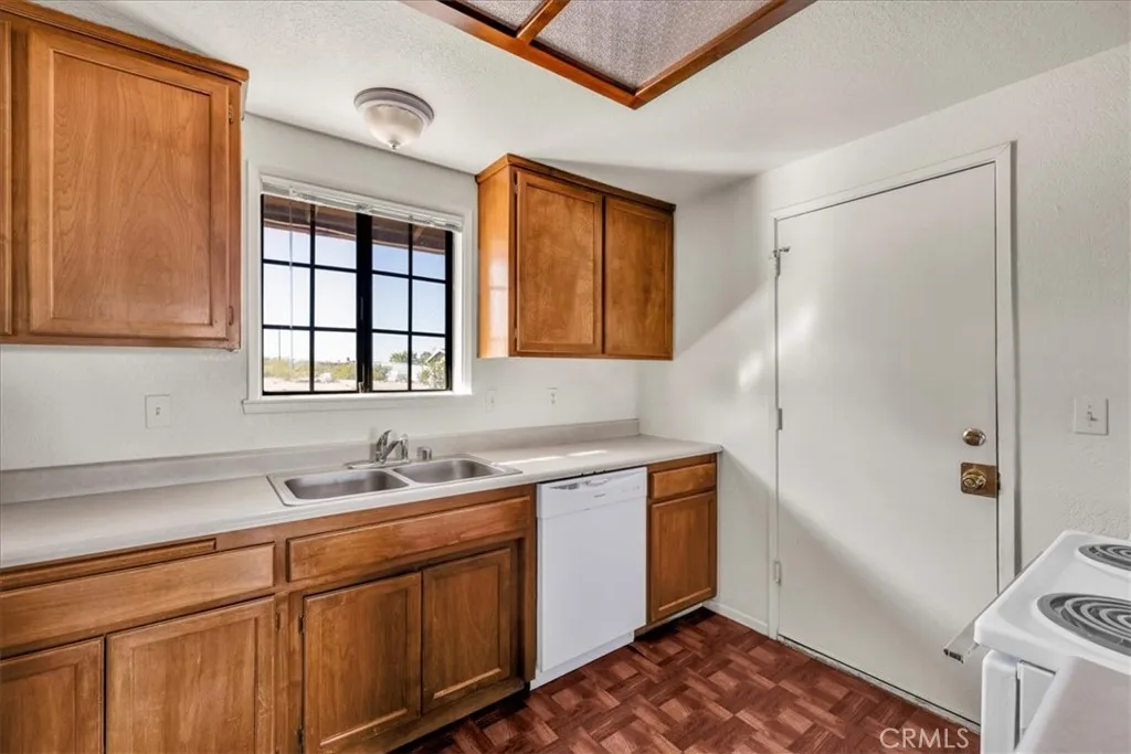 5753 La Luna, 29 Palms, California 92277 home-pic-11