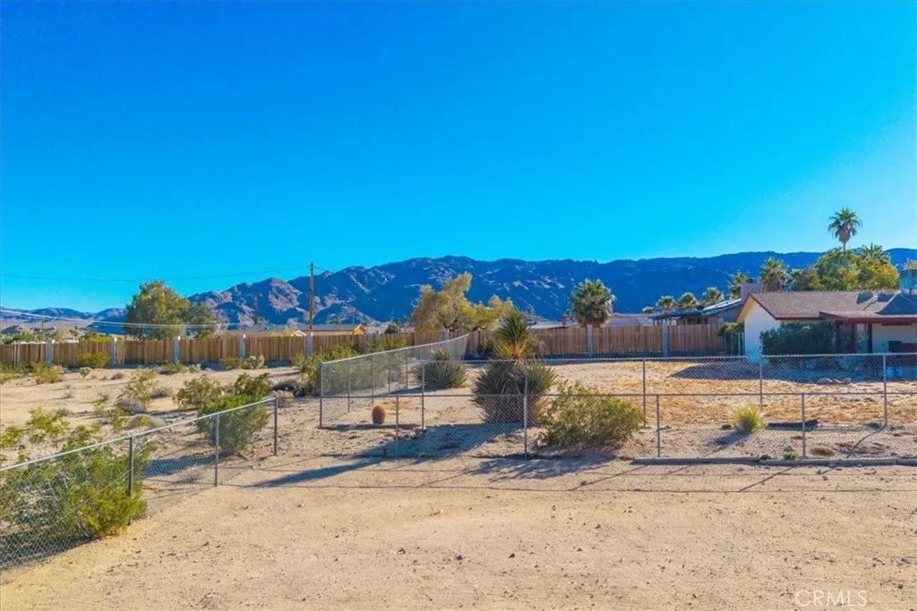 5753 La Luna, 29 Palms, California 92277 home-pic-48
