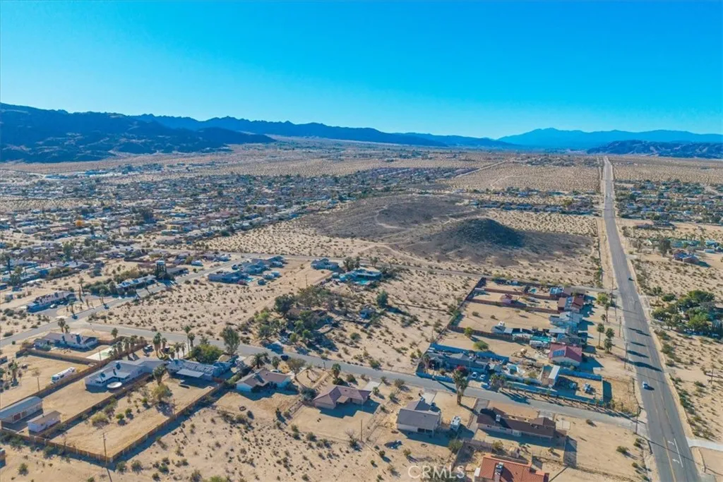 5753 La Luna, 29 Palms, California 92277 home-pic-32