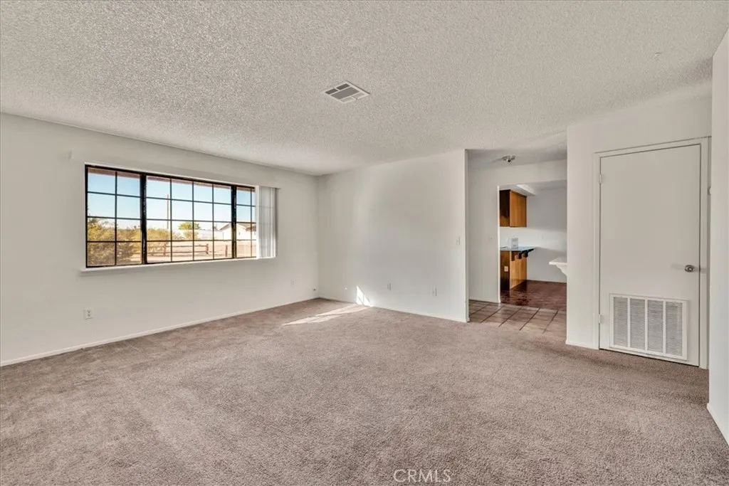 5753 La Luna, 29 Palms, California 92277 home-pic-15