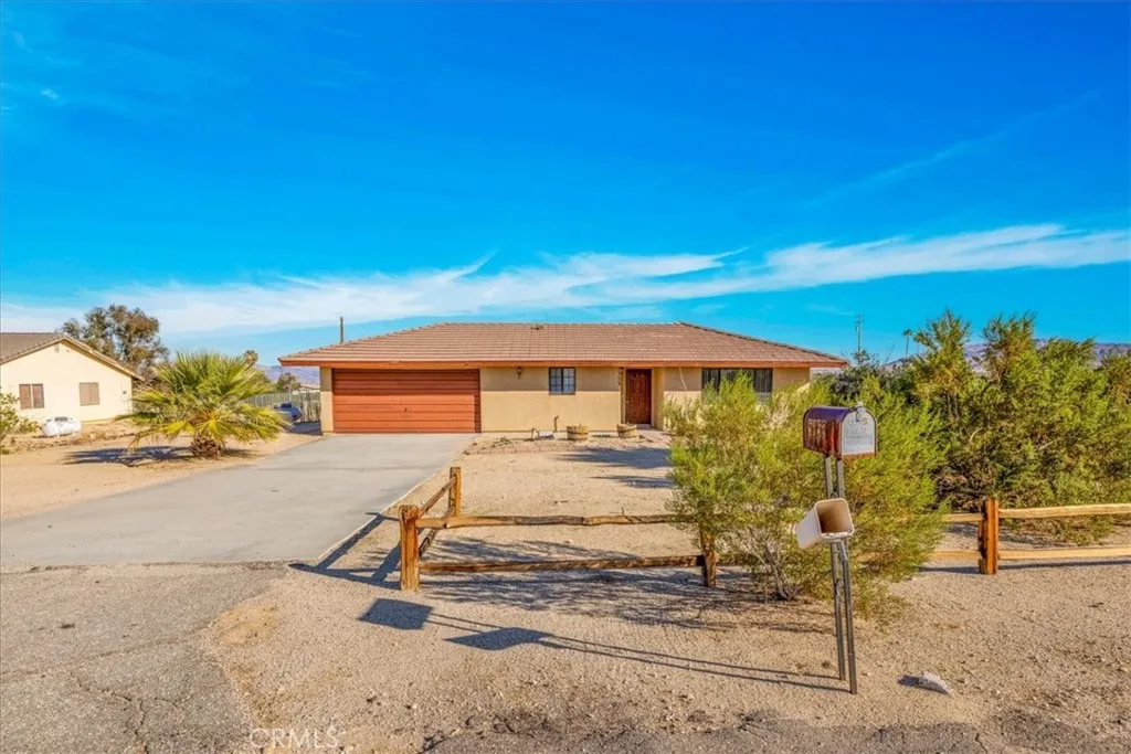5753 La Luna, 29 Palms, California 92277 home-pic-2