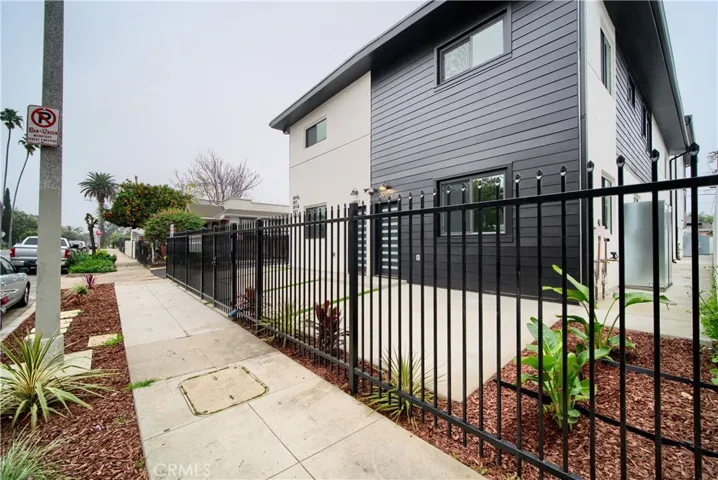 2011 S 8th Avenue, Los Angeles, California 90018