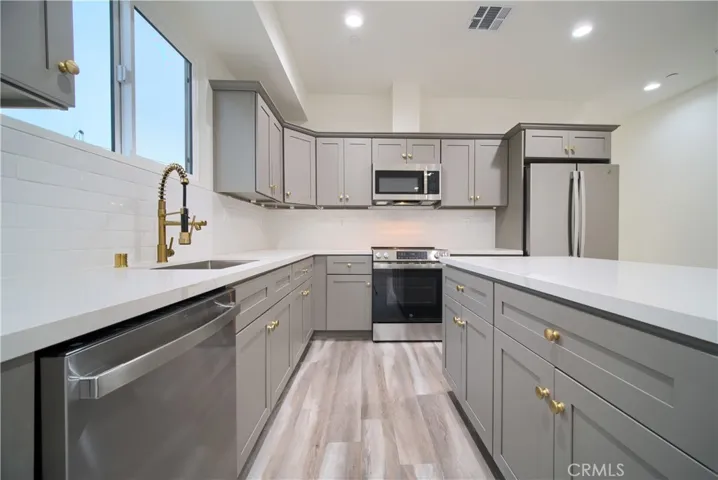 2011 S 8th Avenue, Los Angeles, California 90018