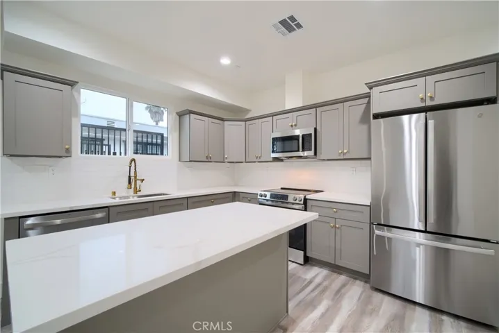 2011 S 8th Avenue, Los Angeles, California 90018