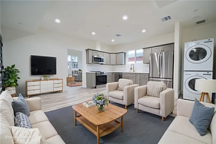 2011 S 8th Avenue 3/4, Los Angeles, California 90018