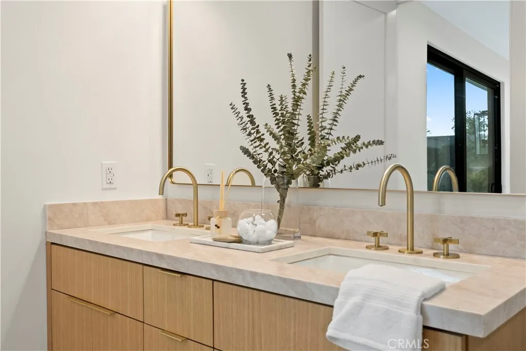 1935 Tustin, Costa Mesa, California 92627 home-pic-40