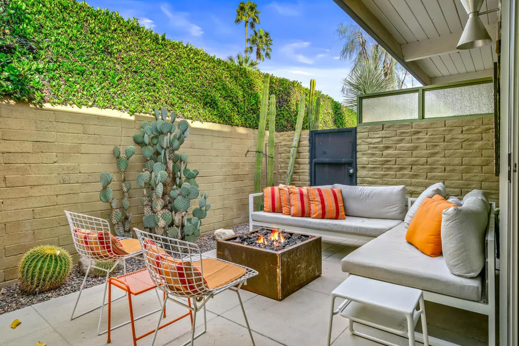 1611 S Calle Palo Fierro 4, Palm Springs, California 92264 home-pic-33