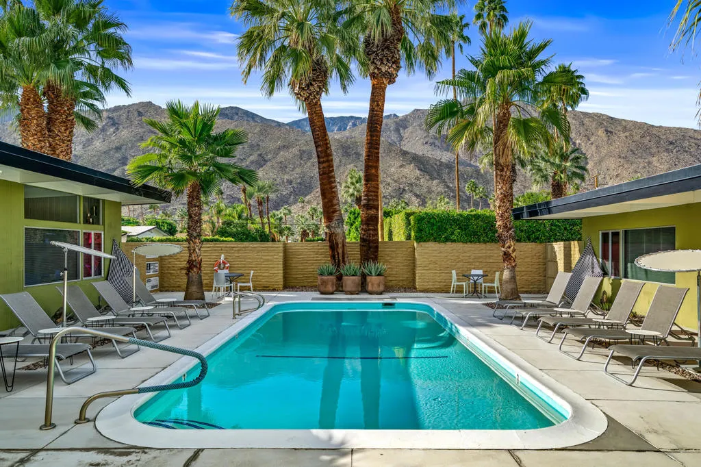 1611 S Calle Palo Fierro 4, Palm Springs, California 92264 home-pic-38