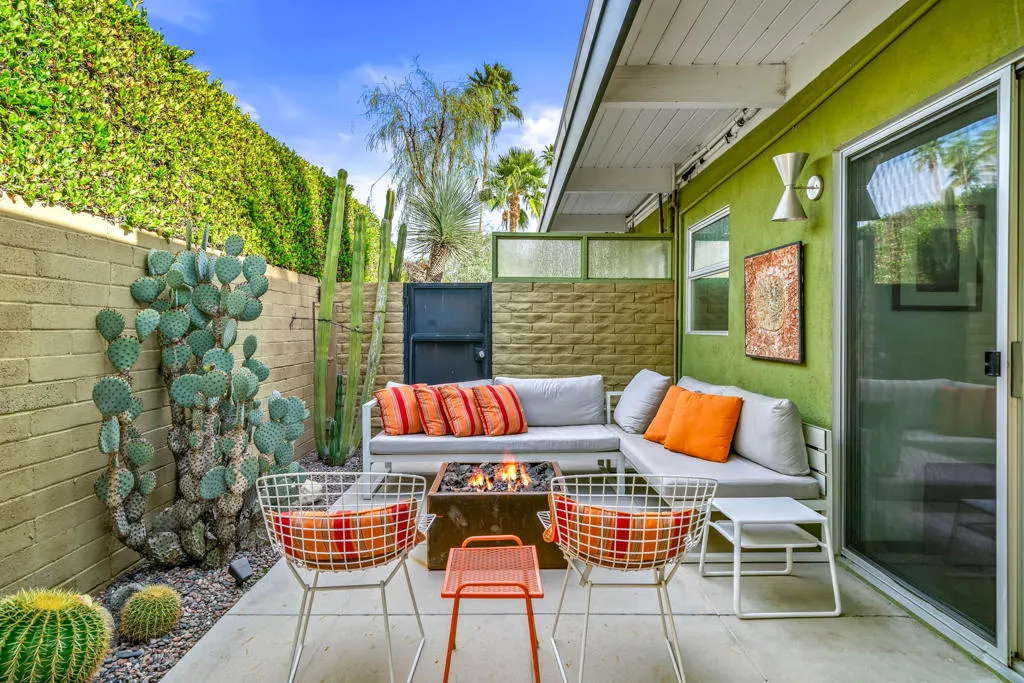 1611 S Calle Palo Fierro 4, Palm Springs, California 92264 home-pic-37