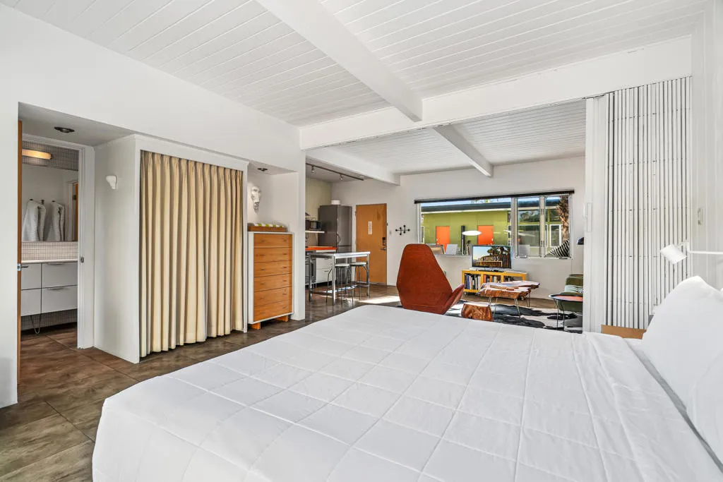 1611 S Calle Palo Fierro 4, Palm Springs, California 92264 home-pic-11