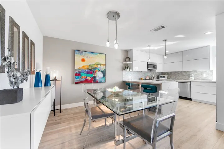 Stylish, fully renovated kitchen designed to welcome and inspire.