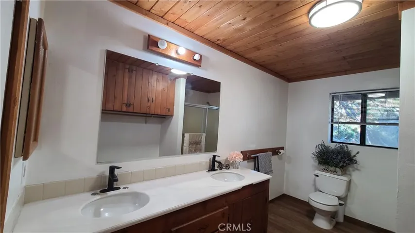 Unit B 2nd Floor Bathroom