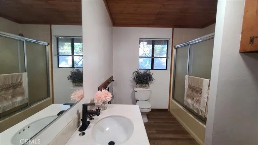 Unit B 2nd Floor Bathroom