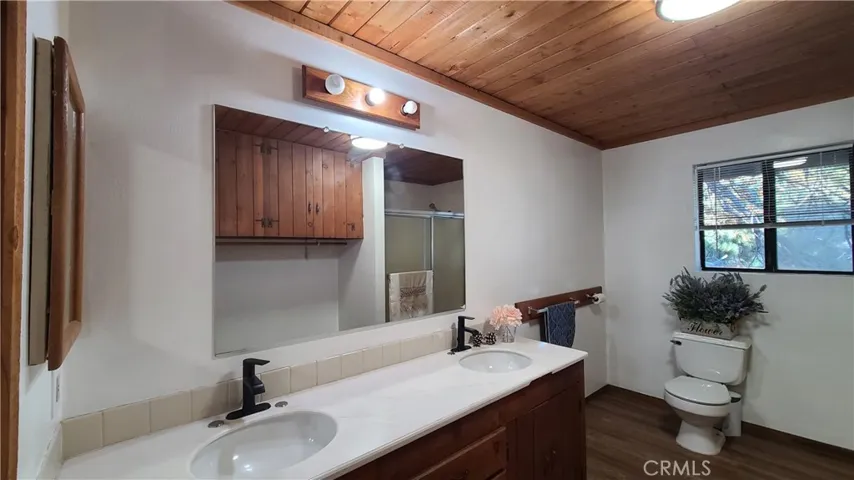 Unit B 2nd Floor Bathroom