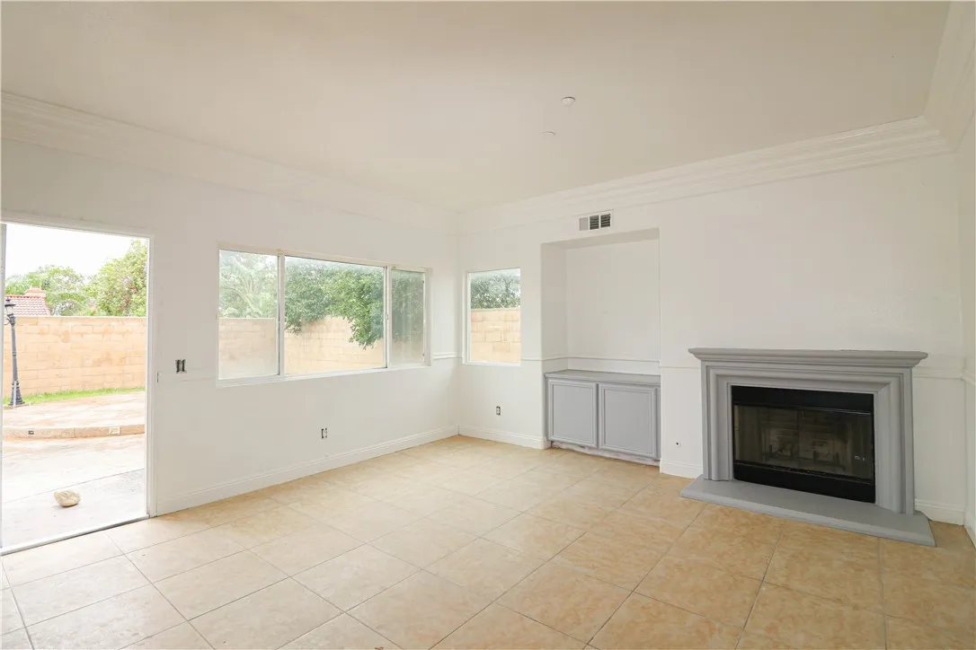 18215 Grove Place, Fontana, California 92336 home-pic-5