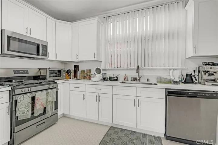 534 S Coronado, Los Angeles, California 90057