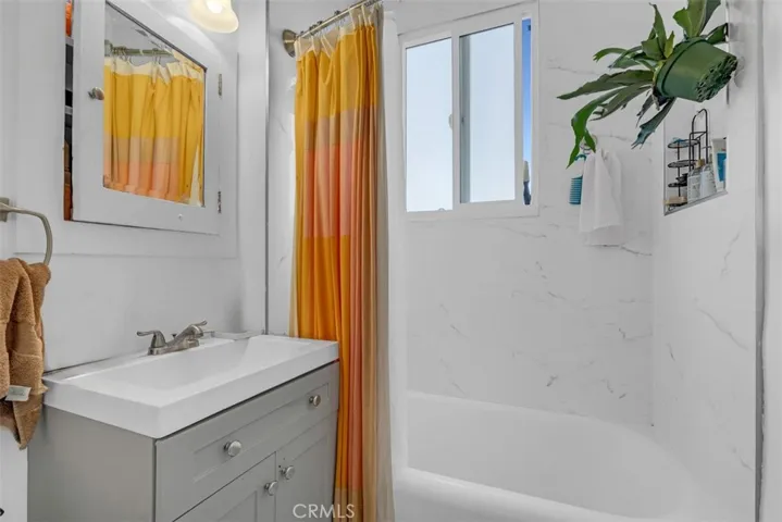 534 S Coronado, Los Angeles, California 90057