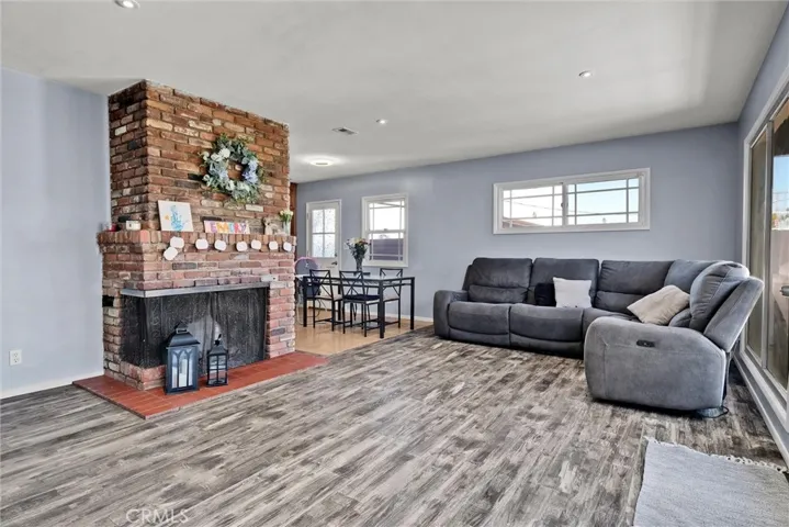 Wood burning fire place with gas​​‌​​​​‌​​‌‌​​‌​​​‌‌​​​‌​​‌‌​​‌‌​​‌‌​​​​ starter