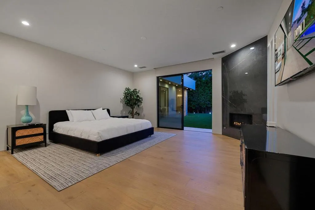 473 N Burton Way, Palm Springs, California 92262 home-pic-80