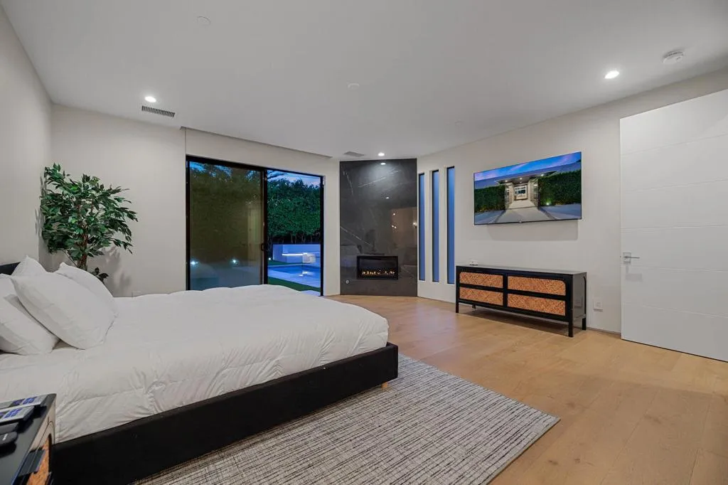 473 N Burton Way, Palm Springs, California 92262 home-pic-81