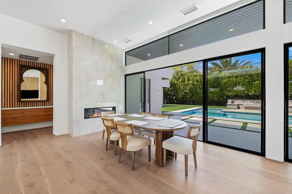 473 N Burton Way, Palm Springs, California 92262 home-pic-25
