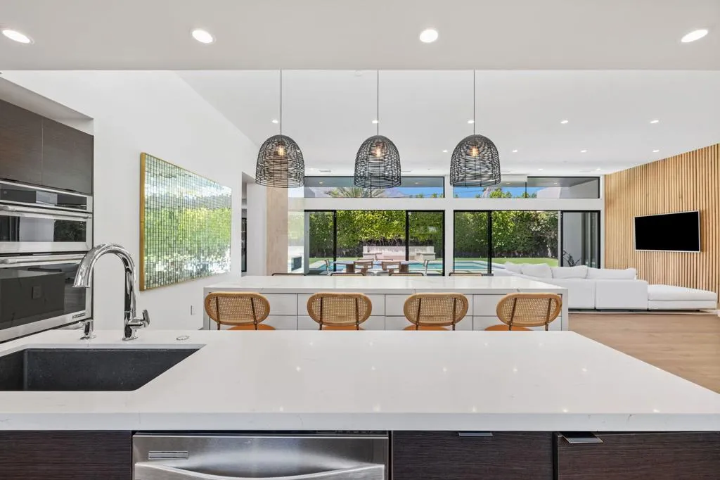 473 N Burton Way, Palm Springs, California 92262 home-pic-20