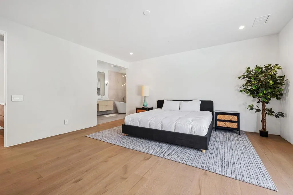 473 N Burton Way, Palm Springs, California 92262 home-pic-31