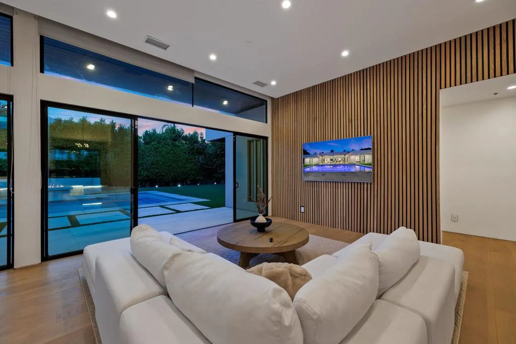 473 N Burton Way, Palm Springs, California 92262 home-pic-71