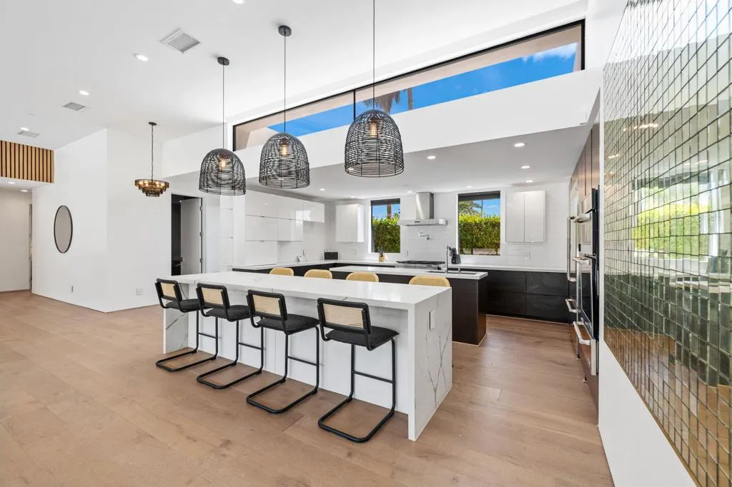 473 N Burton Way, Palm Springs, California 92262 home-pic-22