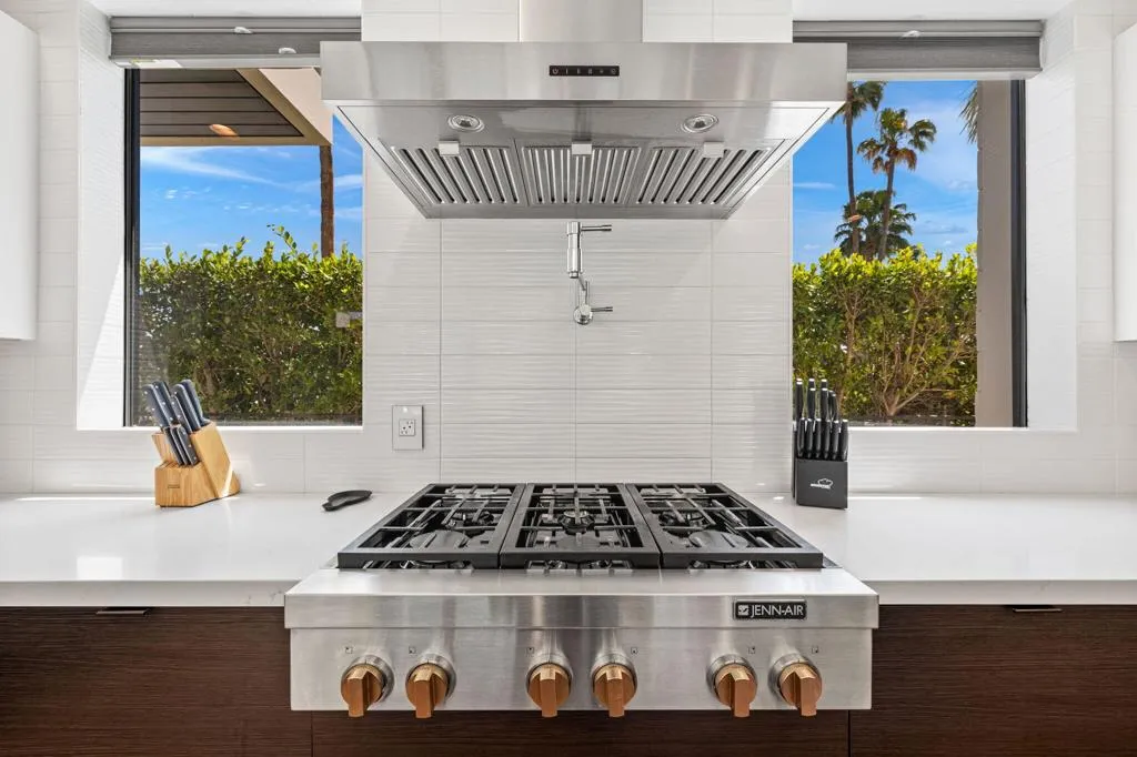473 N Burton Way, Palm Springs, California 92262 home-pic-18