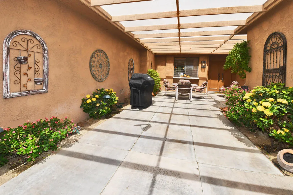2 Granada Drive, Rancho Mirage, California 92270 home-pic-22