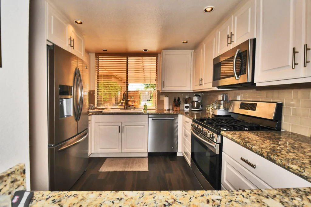 2 Granada Drive, Rancho Mirage, California 92270 home-pic-8