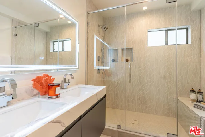 1262 N Sweetzer Avenue 104, West Hollywood, California 90069