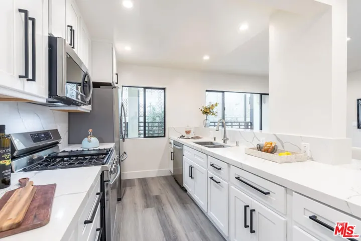 1262 N Sweetzer Avenue 104, West Hollywood, California 90069