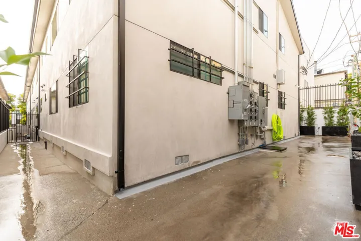 1262 N Sweetzer Avenue 104, West Hollywood, California 90069