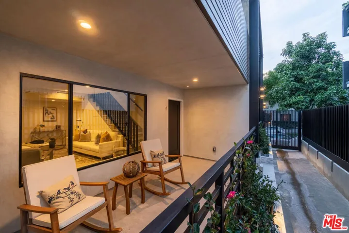 1262 N Sweetzer Avenue 104, West Hollywood, California 90069
