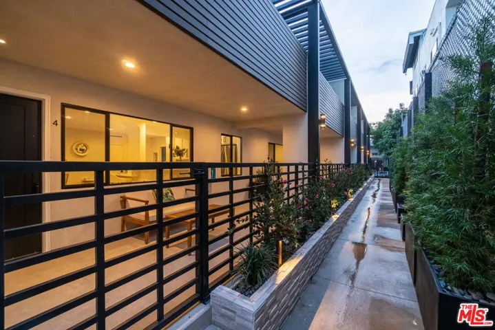 1262 N Sweetzer Avenue 104, West Hollywood, California 90069