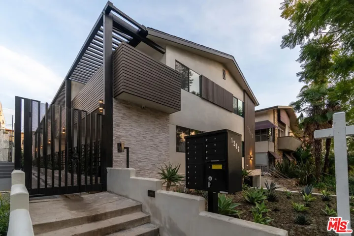 1262 N Sweetzer Avenue 104, West Hollywood, California 90069