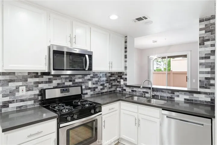 167 California Court, Mission Viejo, California 92692