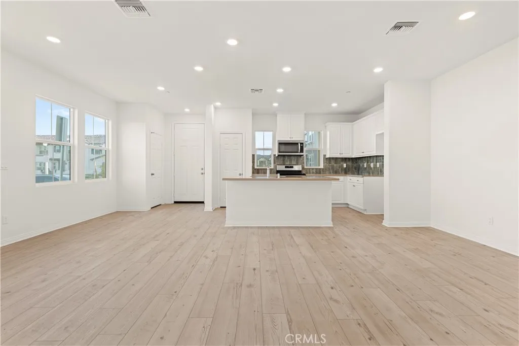4214 S Laguna Avenue, Ontario, California 91761 home-pic-4