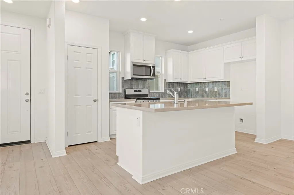 4214 S Laguna Avenue, Ontario, California 91761 home-pic-8