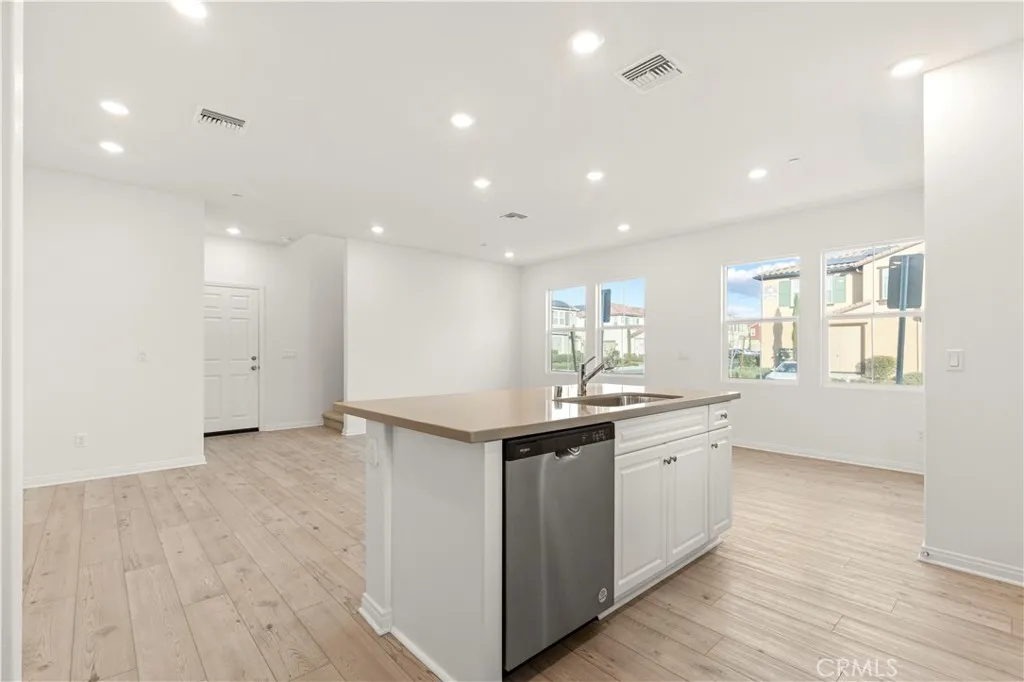 4214 S Laguna Avenue, Ontario, California 91761 home-pic-9