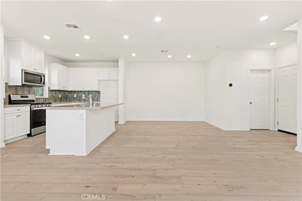 4214 S Laguna Avenue, Ontario, California 91761 home-pic-2