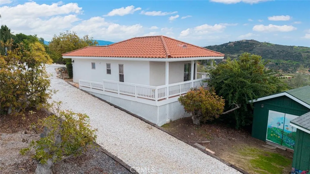 2328 Dos Lomas, Fallbrook, California 92028 home-pic-32