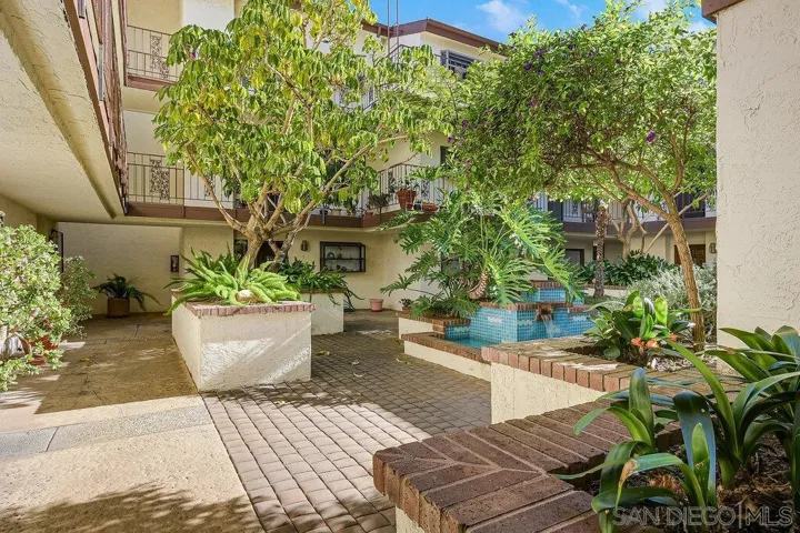 1263 Robinson Ave. #1, San Diego, California 92103